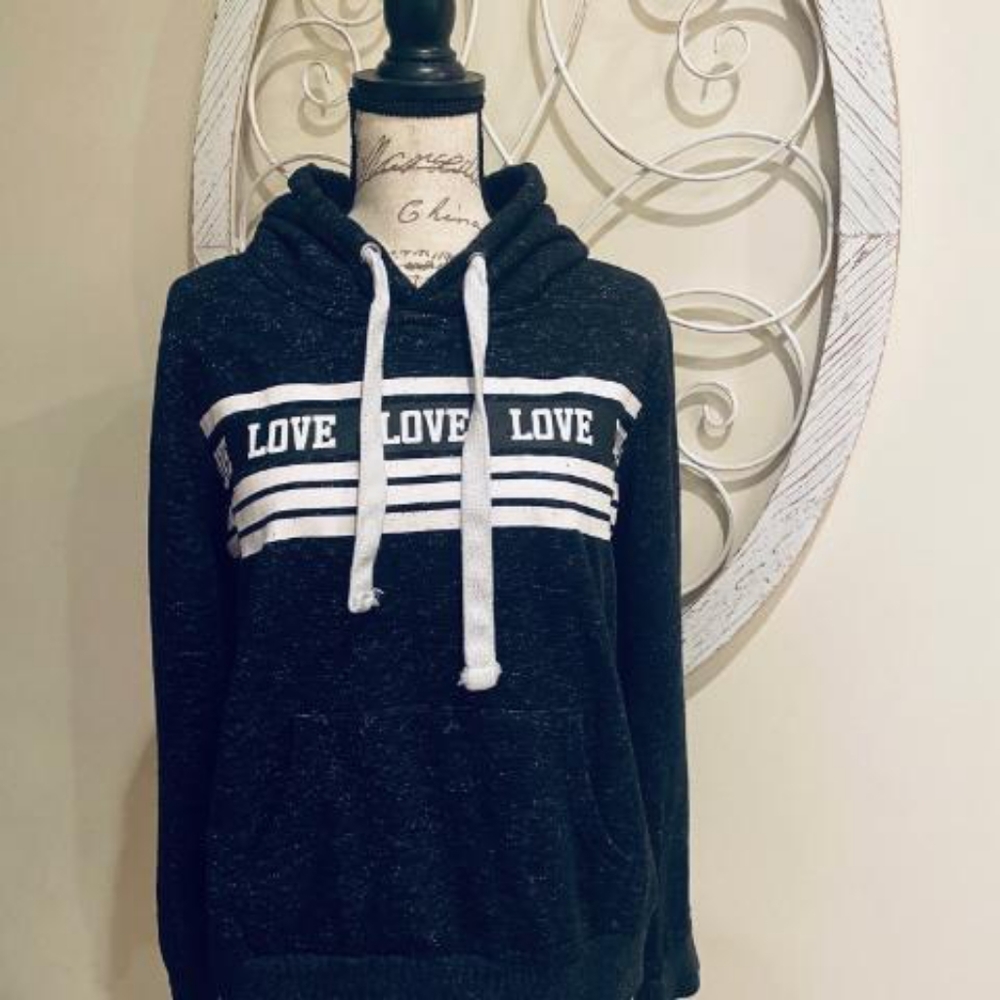 🔥🔥 BOGO 🔥🔥 love sweatshirt